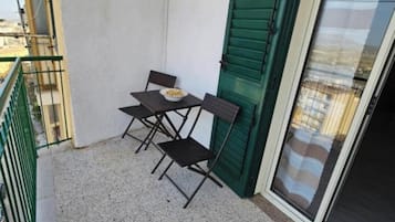 Firemannsrom, balkong, byutsikt | Terrasse/patio