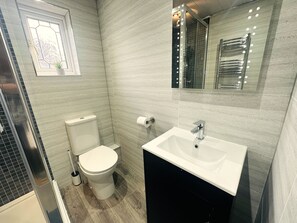Hair dryer - Wogan Mews - A newly renovated riverside cottage with castle views (Laugharne)