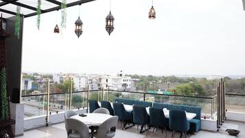 Khu ẩm thực ngoài trời
