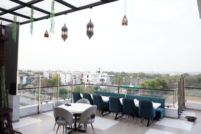 HOTEL LEELA INN