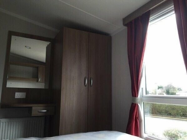 3 bedrooms, individually decorated, individually furnished