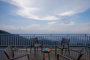 Villa Deluxe, balcón, vistas a la colina | Jardines del alojamiento