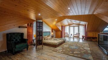 Deluxe Villa, Balcony, Hill View | Interior