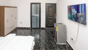 Room - 3-bedroom apartment in lovely Bolgatanga with AC, full kitchen and free parking (Bolgatanga)
