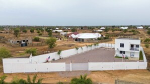Exterior - 3-bedroom apartment in lovely Bolgatanga with AC, full kitchen and free parking (Bolgatanga)
