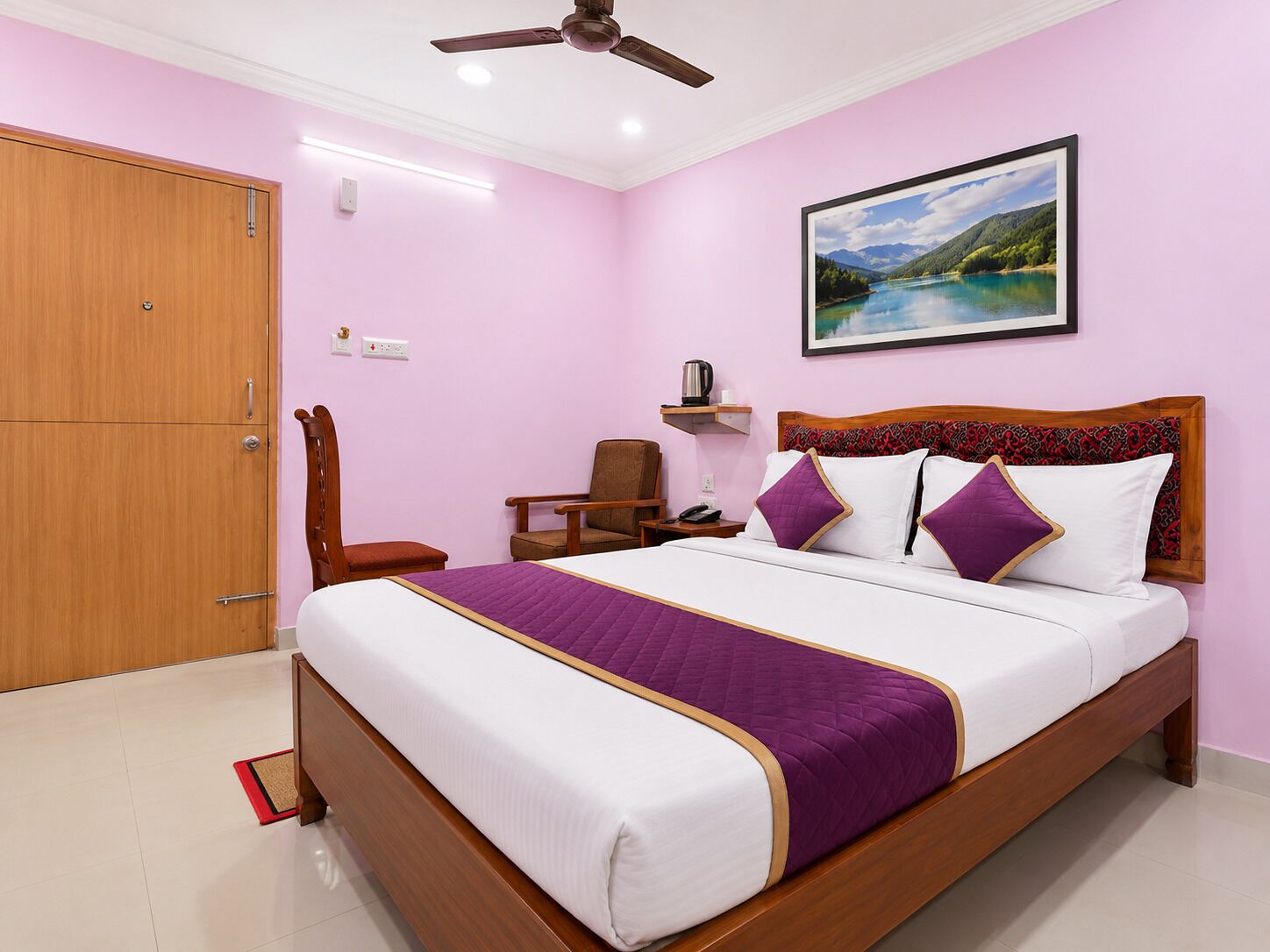 Hypo-allergenic bedding, desk, soundproofing, free WiFi