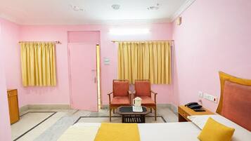 Roupas de cama antialérgicas, escrivaninha, quartos à prova de som