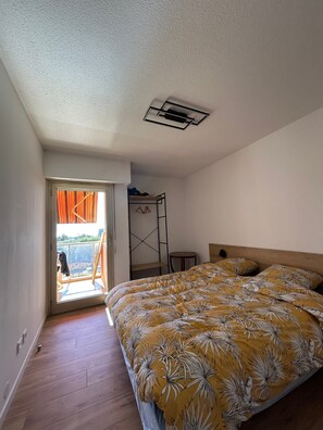 Room - La Louisiane Apartment 3P Sea View, Pool, Private Terrace and Balcony (Antibes)