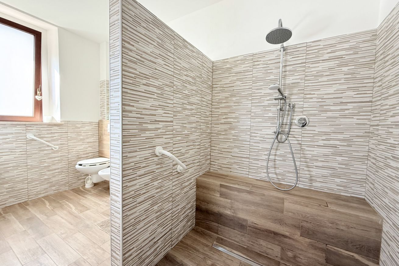 Doccia, bidet, asciugamani