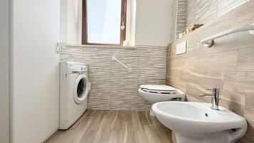 Shower, bidet, towels