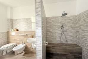 Bathroom - SE224 - Senigallia, spacious and bright apartment with garden (Senigallia)