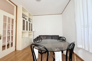 Dining - SE224 - Senigallia, spacious and bright apartment with garden (Senigallia)