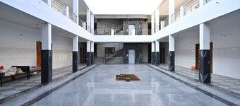 Cozy 1-bedroom hotel in welcoming Sindhlas with AC