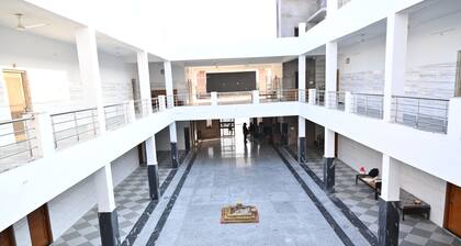 Cozy 1-bedroom hotel in welcoming Sindhlas with AC