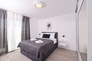 4 bedrooms, in-room safe, iron/ironing board, free WiFi - Villa IviCasa with pool (Murvica)
