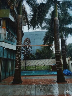 Outdoor pool - Spacious 4-bedroom villa in wonderful Lonavala with AC & Rain Dance (Lonavala)