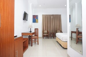 Deluxe Double Room - Kailani Inn (Medan)