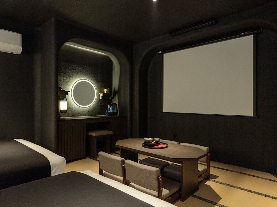 Signature | Free WiFi, bed sheets