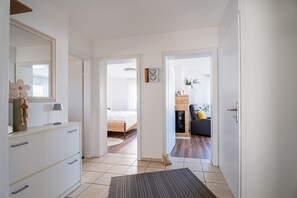 Room - Apartment 'Haus Am Idyllischen Bach' with Private Garden and Wi-Fi (Rheinau)