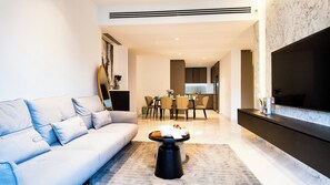 Smart TV - JD Home Stay | Three Bedroom Apartment with Balcony @ Eaton Residence KLCC (Kuala Lumpur)