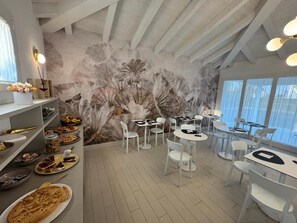 Dining - HOTEL VILLA MARY (SANTA MARIA DI SALA)