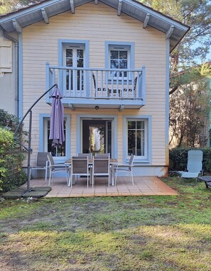 Outdoor dining - House with garden & pool in Domaine du Golf - Lacanau Océan - 4/6 pers (Lacanau)