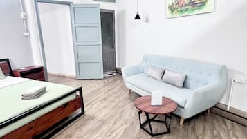 Deluxe-huoneisto, parveke, kaupunkinäköala | Oleskelualue