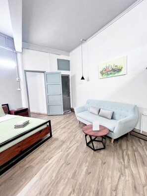 Deluxe-huoneisto, parveke, kaupunkinäköala | Oleskelualue