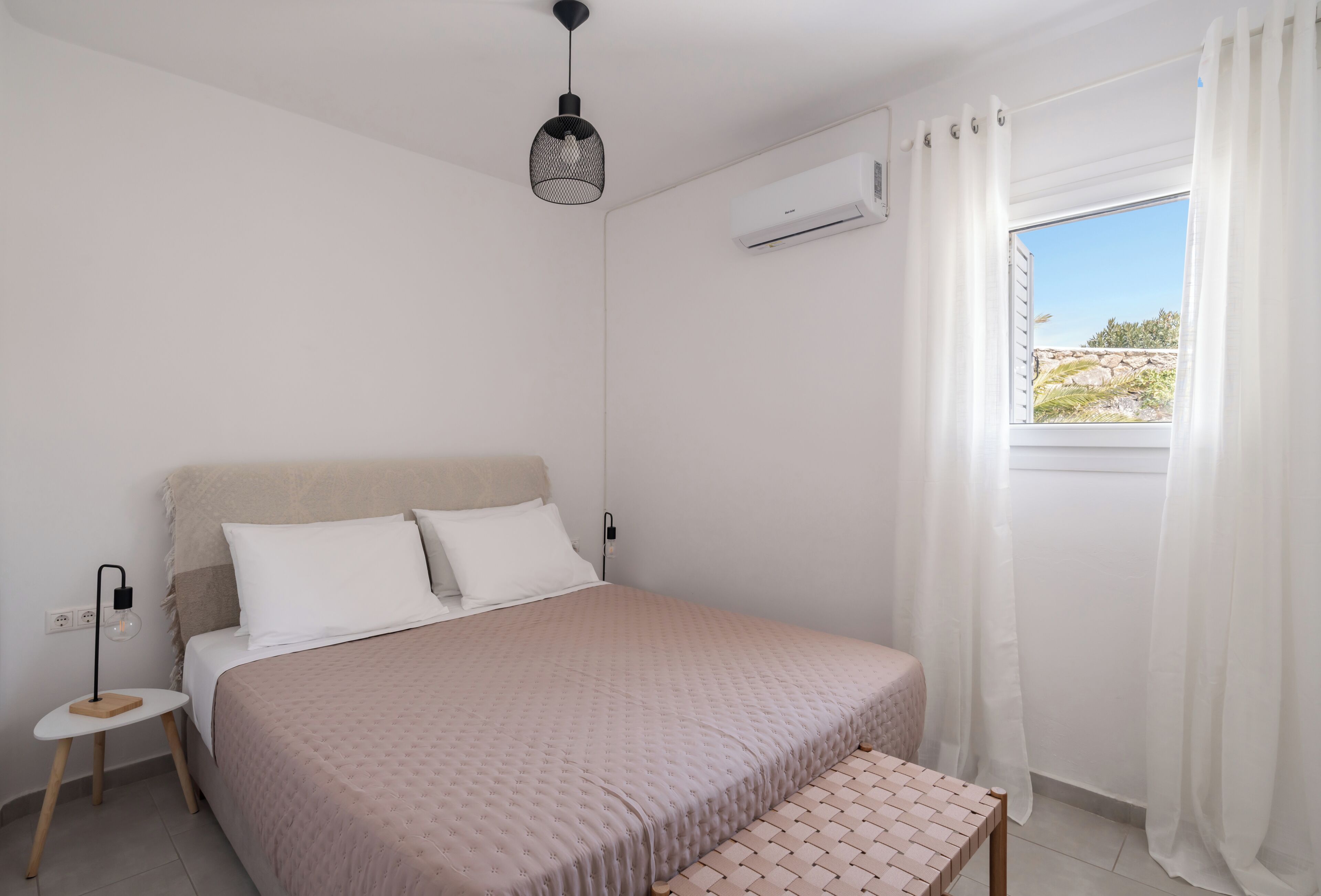 Quarto casal ou duplo, varanda