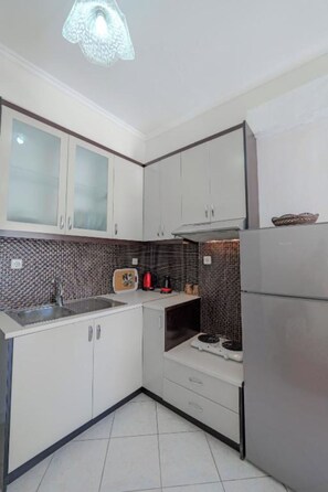 Comfort Quadruple Room | Private kitchen - Villa Rafail (Ksamil)