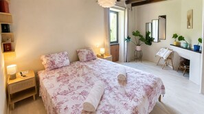 3 bedrooms, WiFi, bed sheets - Gite Chabaillac - Family Holiday Home for 7 (Mensignac)