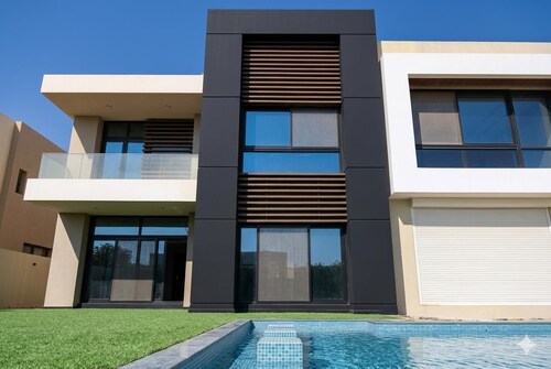 5 Rooms with private garden& Jacuzzi& Pool acc
