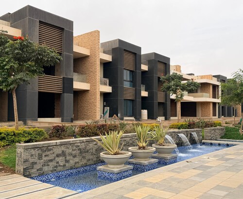 5 Rooms with private garden& Jacuzzi& Pool acc
