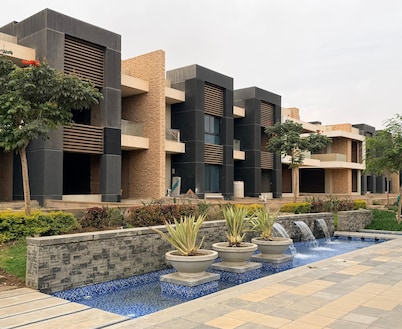 5 Rooms with private garden& Jacuzzi& Pool acc