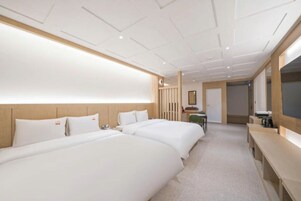 Premium Twin Room | Desk, WiFi (free)