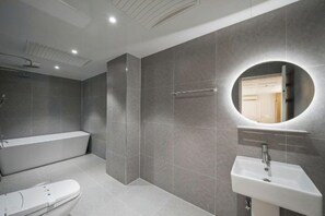 Premium Twin Room | Bathroom - DEUMEU (Changwon-si)