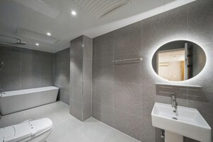 Premium Twin Room | Bathroom | Shower, hair dryer, towels, soap
