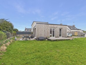 Exterior - House for 4, garden & beach walk (Loctudy)