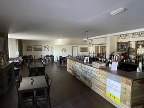 Bar (in der Unterkunft)