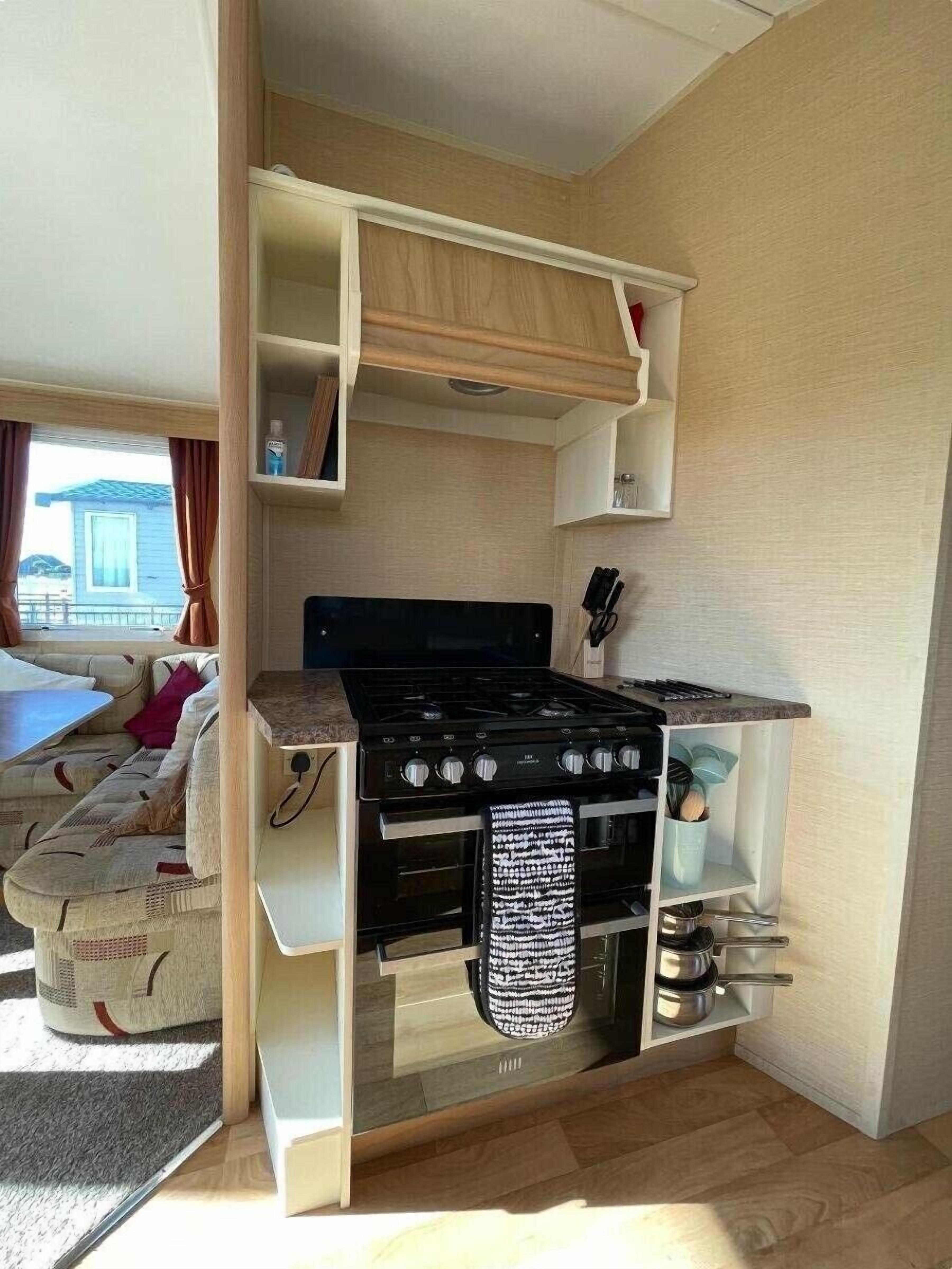 Cookware/dishes/utensils
