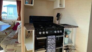 Cookware/dishes/utensils