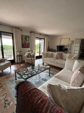 Living area - Villa BOUGAINVILLEA, magnificent villa on the heights of Vence. (Vence)