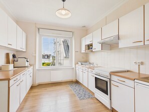 Fridge, oven, coffee/tea maker, electric kettle