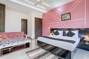 Villa Deluxe, balcone, vista giardino | Ferro/asse da stiro, Wi-Fi gratuito