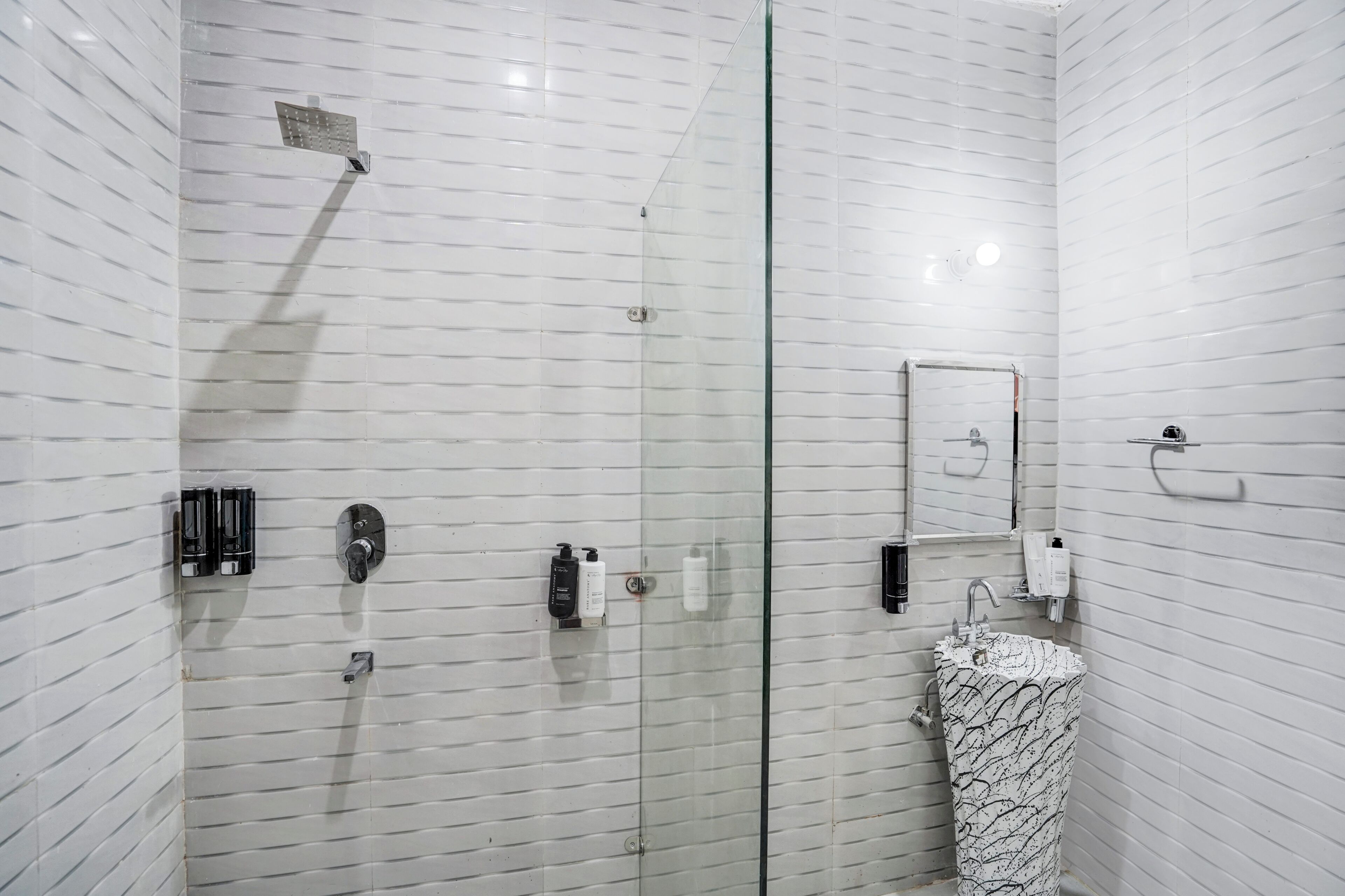 Deluxe villa, balkon, uitzicht op tuin | Badkamer