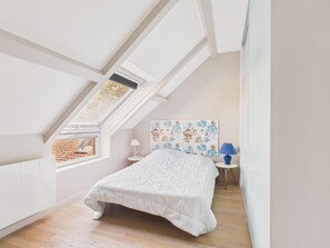 4 bedrooms, iron/ironing board, free WiFi - Family home: beach walk, garden & BBQ (Le Pouliguen)