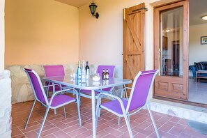 Outdoor dining - Residencia occitania-building complex with 5 apartments (Calonge)