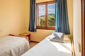 10 bedrooms, WiFi - Residencia occitania-building complex with 5 apartments (Calonge)