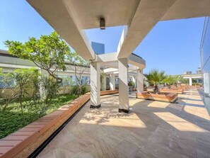 Terrace/patio - Free housekeeping visits during your stay - StayShort - Stylish 1 Bedroom Duplex in DIFC that Sleeps 4! (DIFC)