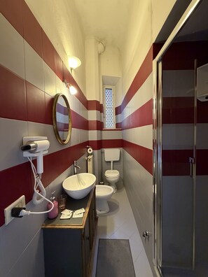 Standard Double Room, Non Smoking | Bathroom - Guest Housa Santa Giustina (Lucca)